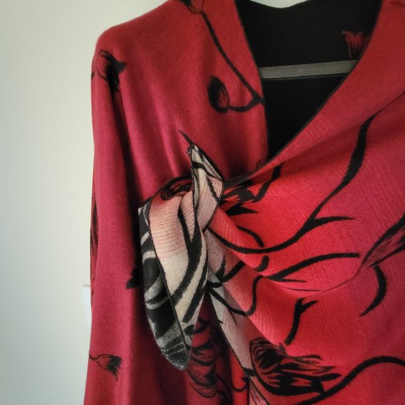 Rapti Fashion Reversible 100% Cashmere Buckle Shawl. Black & Red. Handmade. RF21 - Picture 6 of 9
